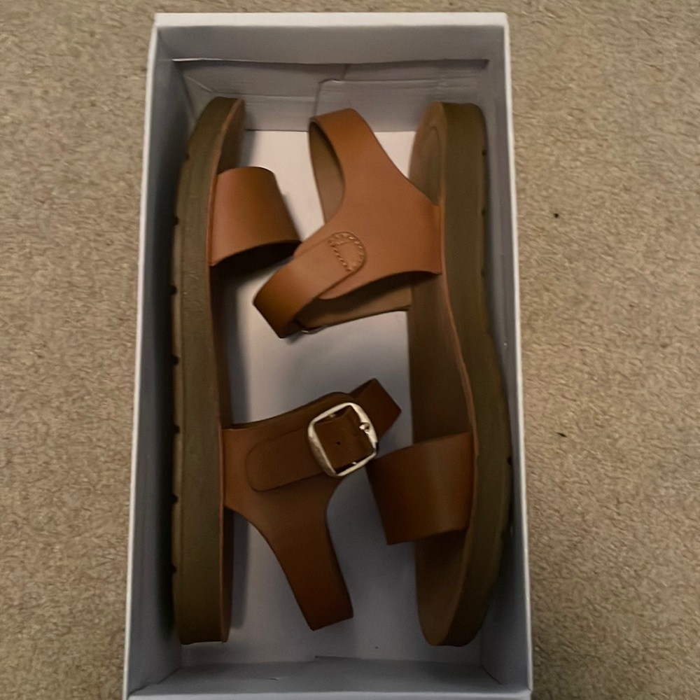 Girls Sandler size 7 by soda